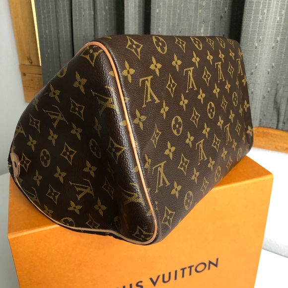 Louis Vuitton Speedy 30 Handbag. Brown & Tan, Monogram. 12 x 9 x 8. Good Shape. - Picture 3 of 16